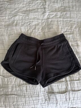 lululemon athletica Black Women's 100% Cotton Athletic Shorts Size 8